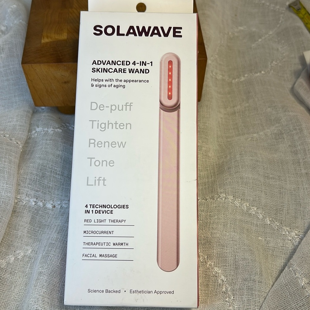 Solawave NWT advanced 4-in-1 skincare wand